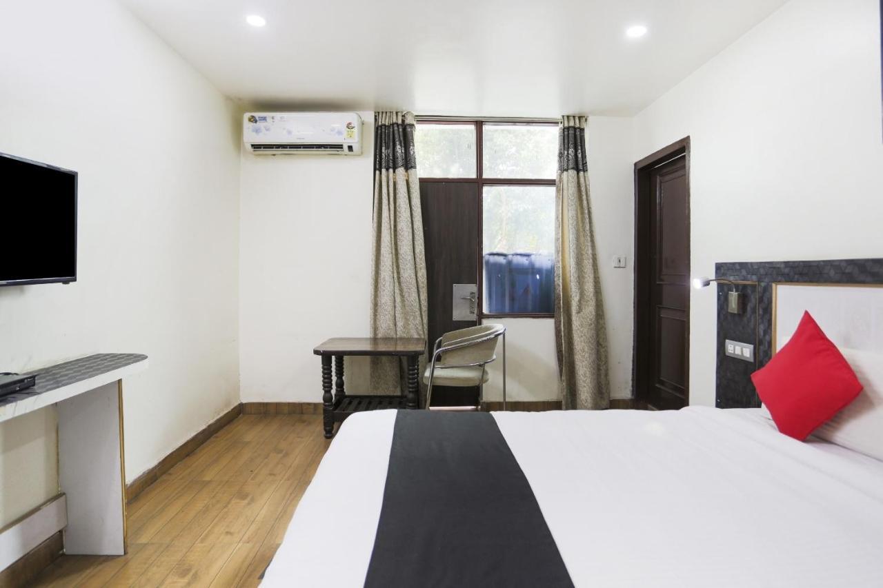 Capital O The Nest Expo Near Pvr Ansal Plaza Greater Noida Hotel Exterior foto